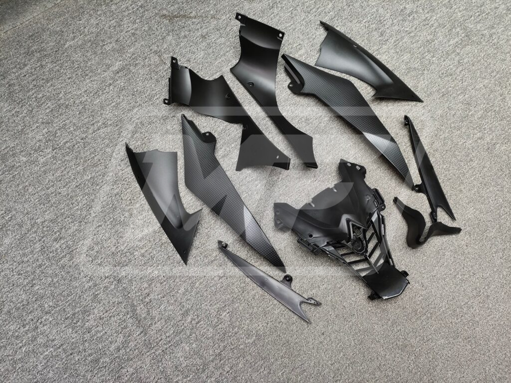 Yamaha R6 2008 - 2016 ABS fairings, Gloss Black & Carbon Fiber Matte Gray - high - quality motorcycle kit by Monster Fairings