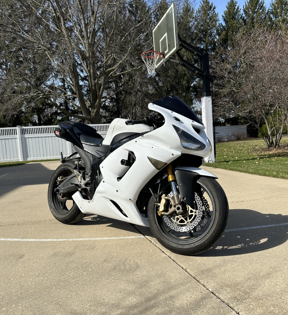 Monster Fairings ABS fairing kit for Kawasaki ZX6R 2005 - 2006 - Gloss White Black Tail, precise OEM fit