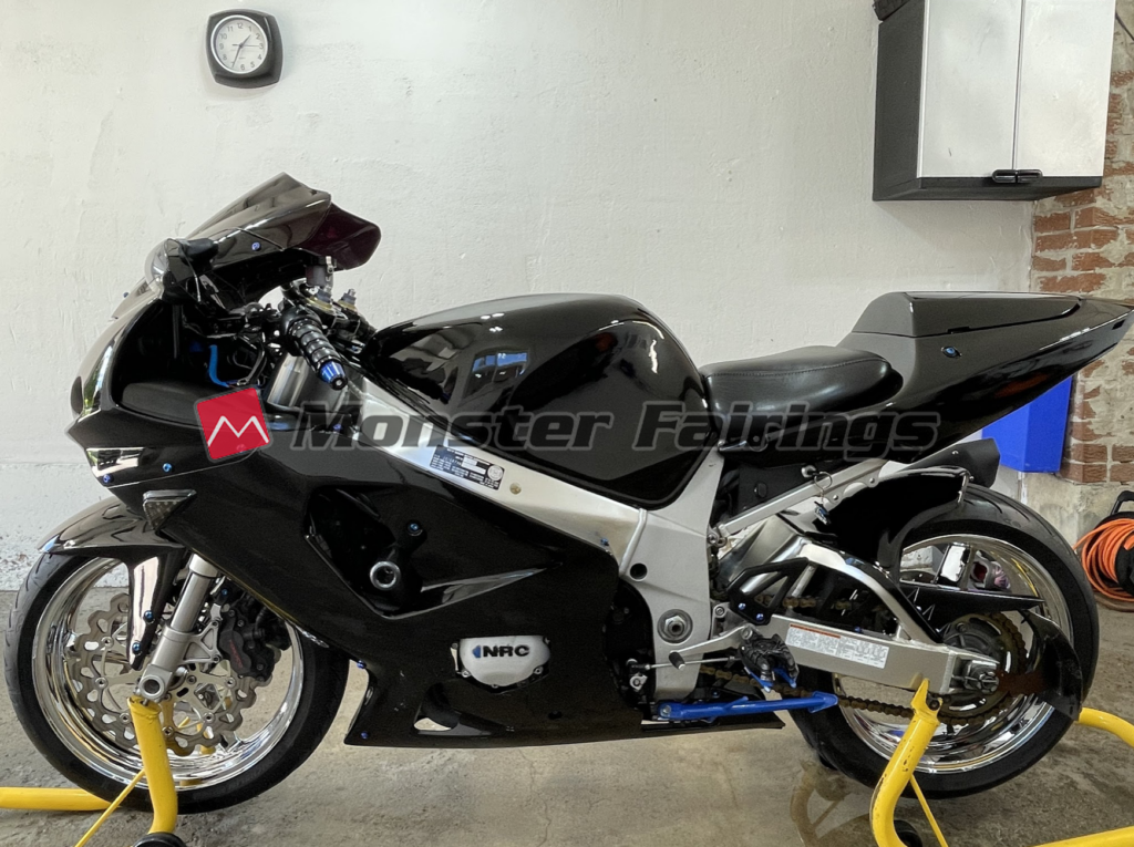 Monster Fairings ABS fairing kit for Suzuki GSXR 600 - 750 2001 - 2003 - Gloss Black Plain, precise OEM fit