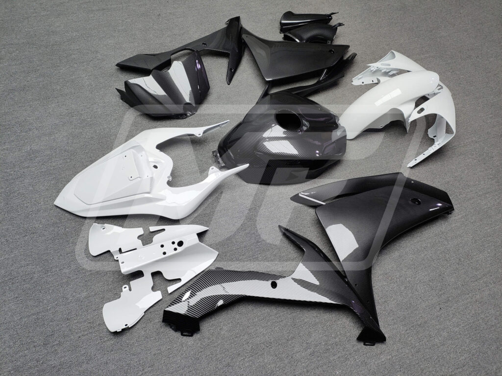 2007 - 2008 Yamaha R1 Gloss Carbon Fiber Style & White fairing set - ABS injection, custom painted by Monster Fairings