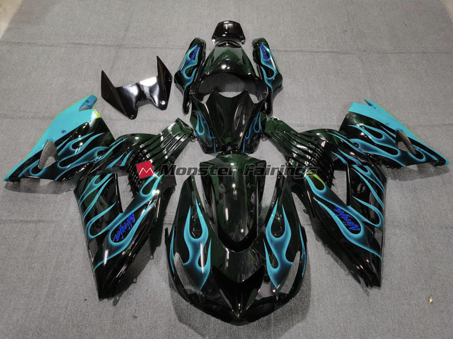 レッドブル　ライト 1:43 AMG F1 W15 E Performance Model Car 2024 Formula 1 Team