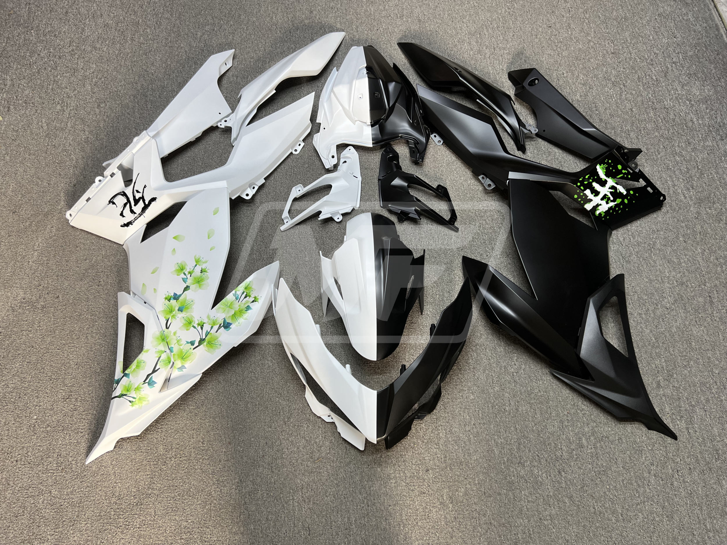 ヤカタメイ Kawasaki Ninja 400 2018-2024 Matte Black & White with Green Cherry