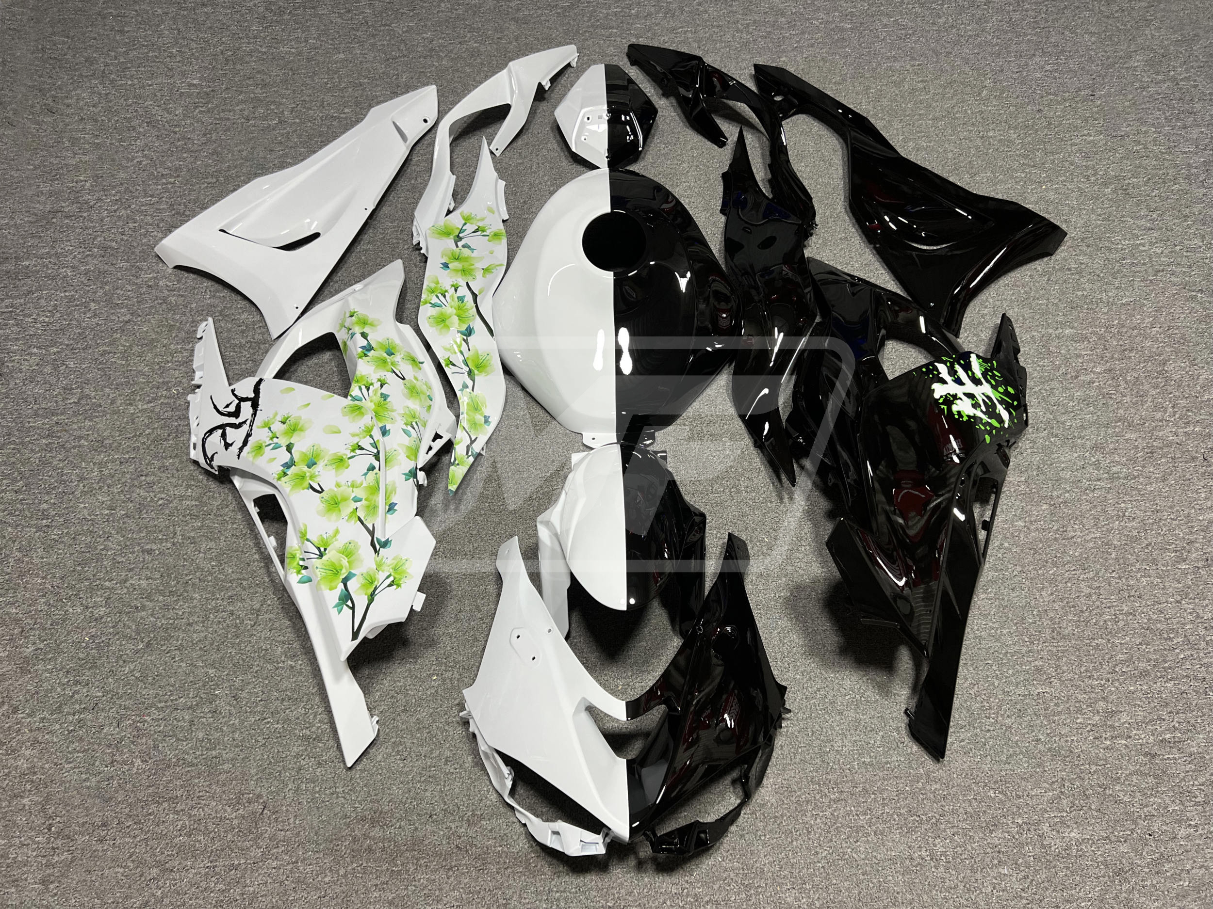 Kawasaki ZX6R 2024-2025 Gloss Black & White Green Cherry