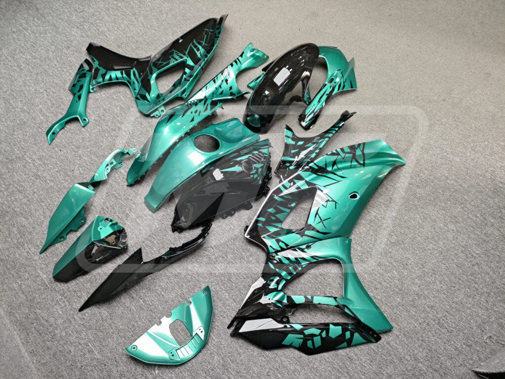 Yamaha R7 custom ABS fairings 2021 - 2025 in Gloss Black & Emerald Green Shattered Split - durable replacement kit, Monster Fairings