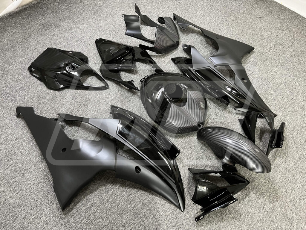 2008 - 2016 Yamaha R6 Gloss Black & Carbon Fiber Matte Gray fairing set - ABS injection, custom painted by Monster Fairings