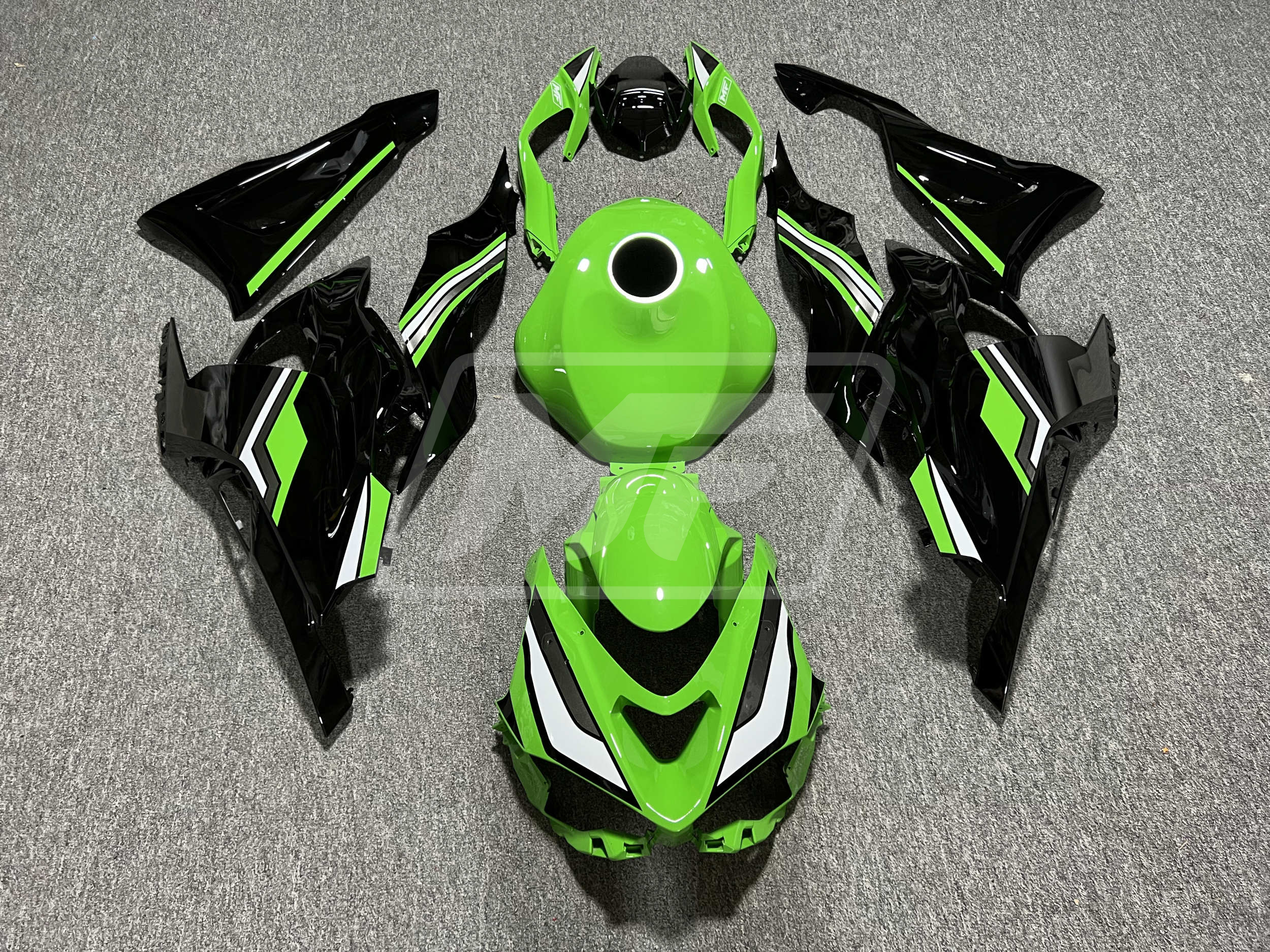 モンスタージャク Kawasaki ZX6R 2024-2026 Gloss Green & Black with Gray & White ABS
