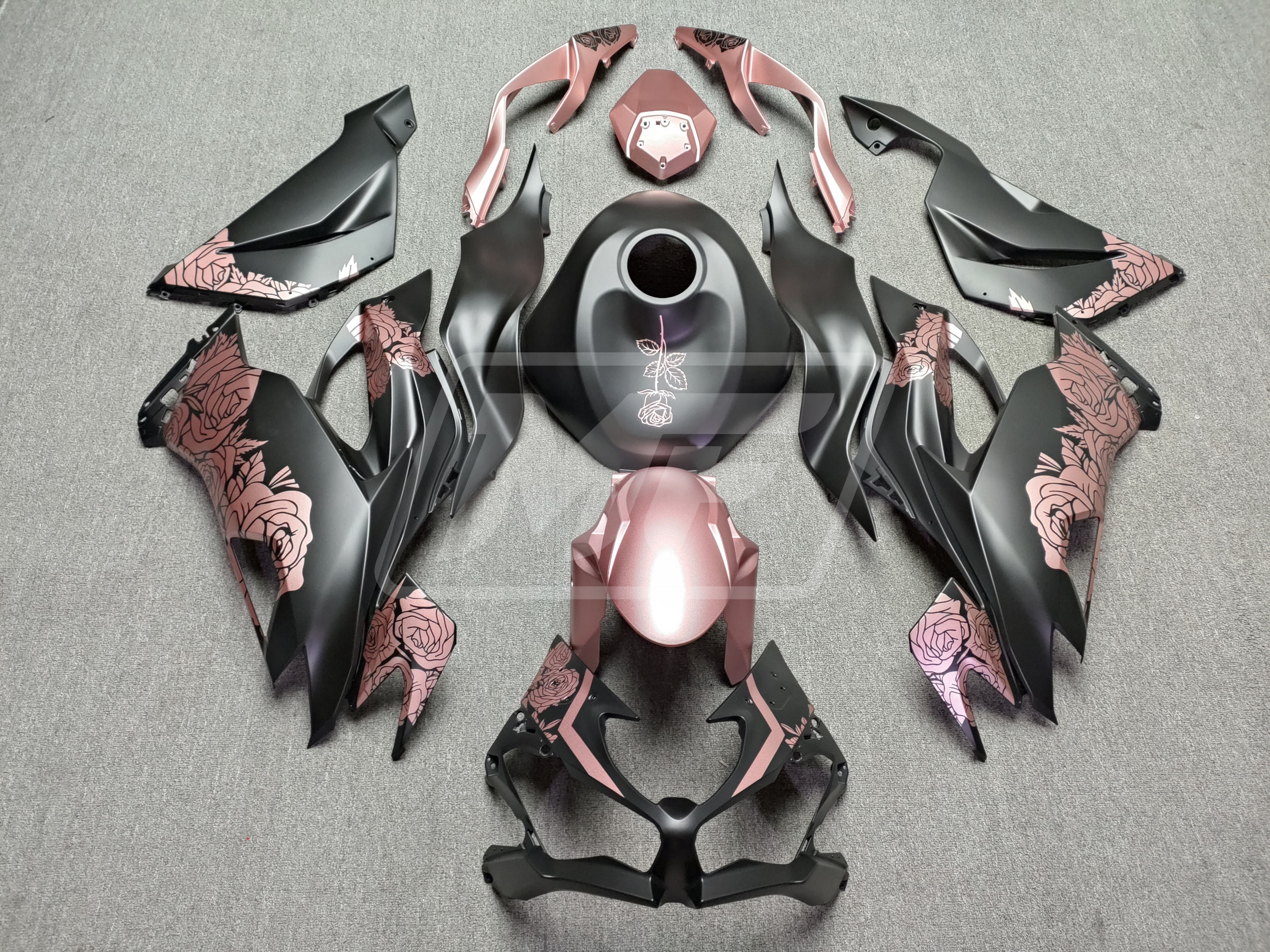 ⭐︎MufasaKing⭐︎ Kawasaki ZX6R 2019-2023 Matte Black & Rose Gold Roses ABS Fairings