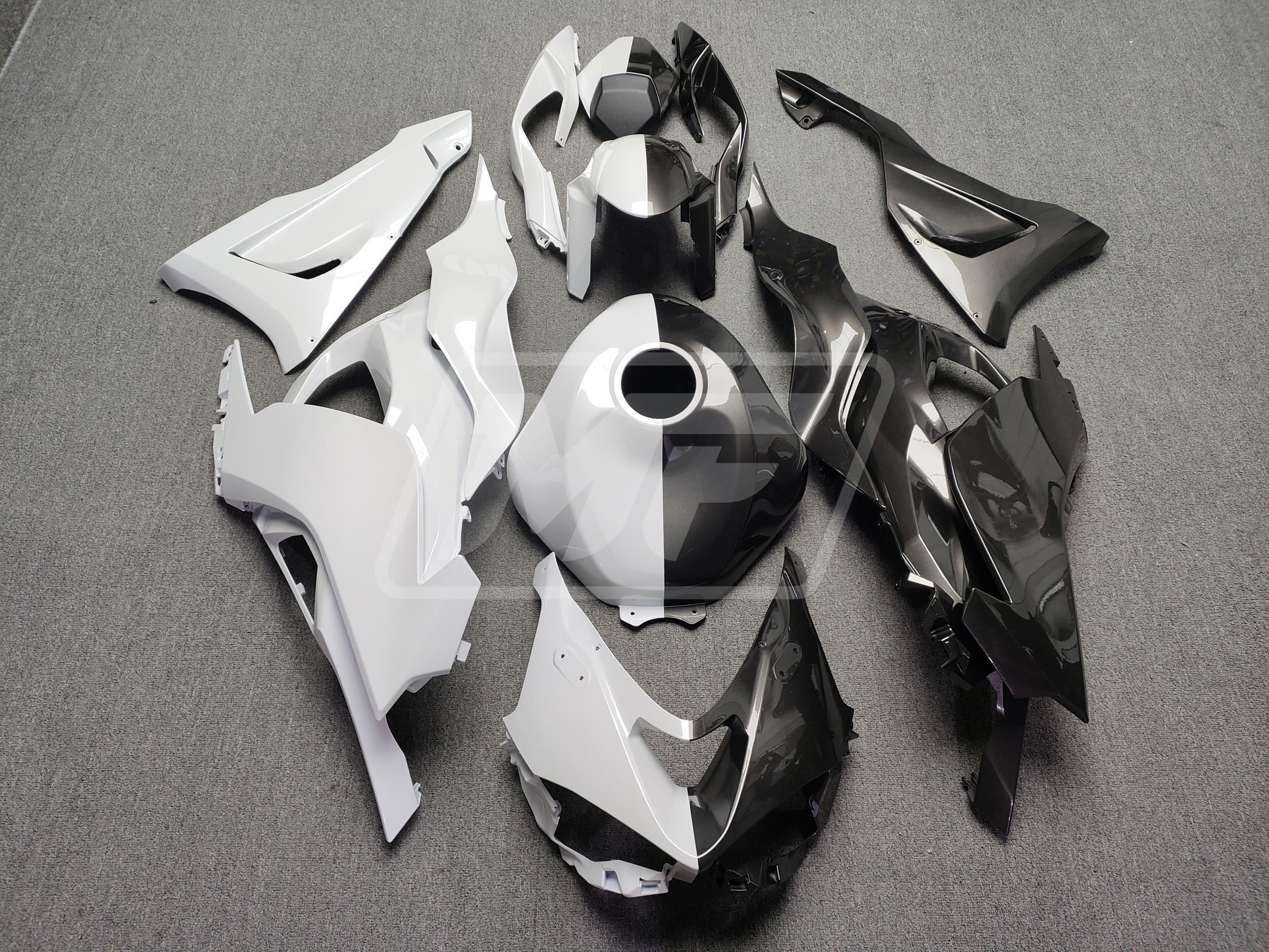 WATWINGセット Kawasaki ZX6R 2024-2026 Gloss Metallic Black & White Split ABS