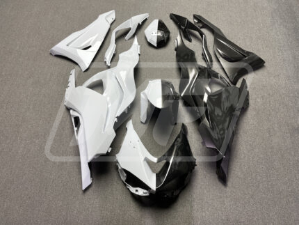 (IN STOCK) Kawasaki ZX6R 2024-2026 Gloss Metallic Black & White Split ABS Fairings | Monster Fairings