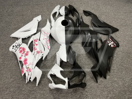 Kawasaki ZX-6R 19-23 Matte Black And White Split Cherry Blossom